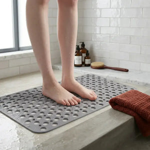 AquaStep — Alfombra Antideslizante para Ducha con Ventosas y Protección Antibacteriana